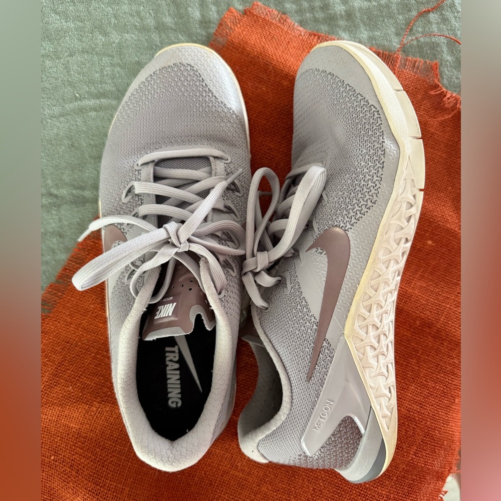 Nike Women’s Metcon training sneaker size 9